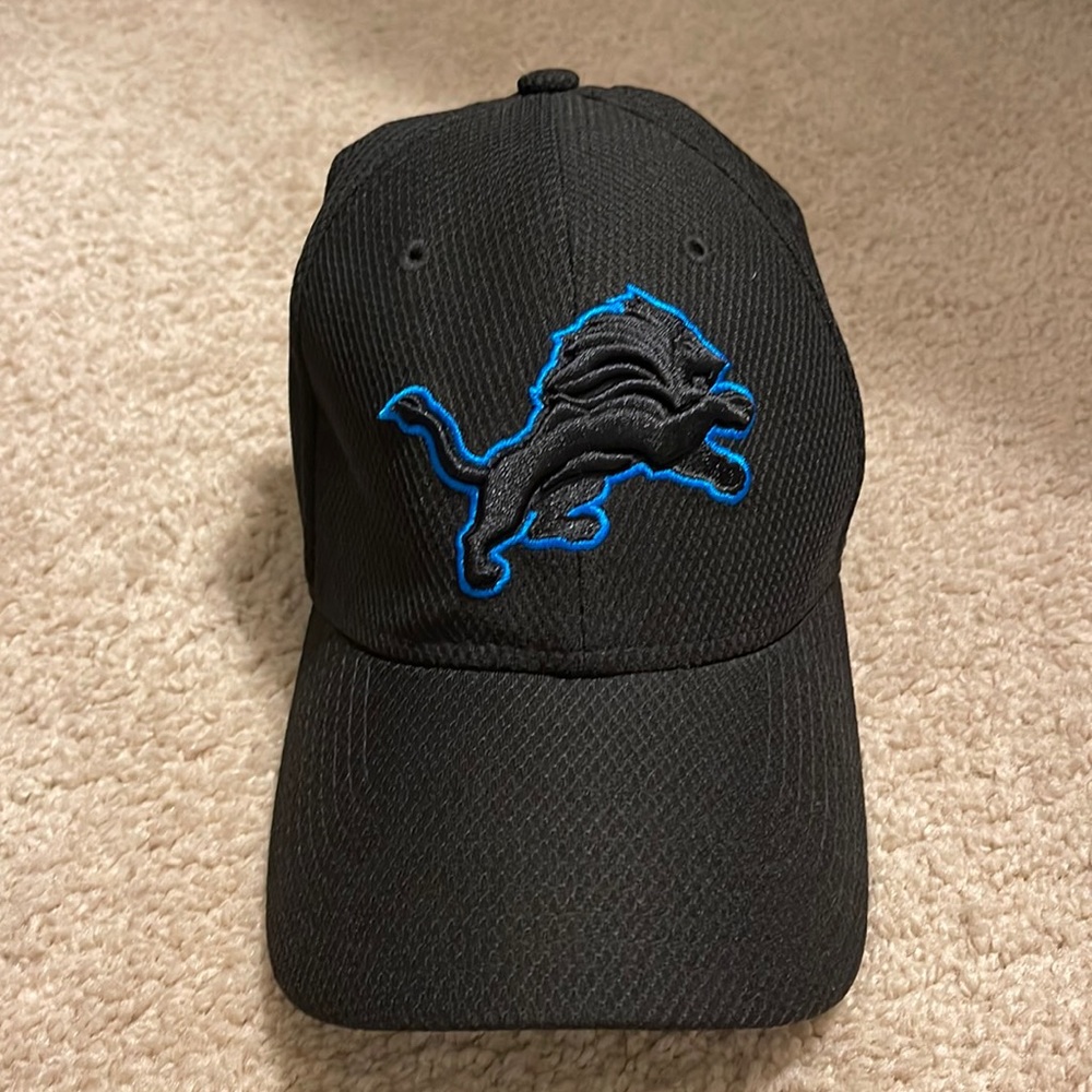 LIONS NFL baseball cap.